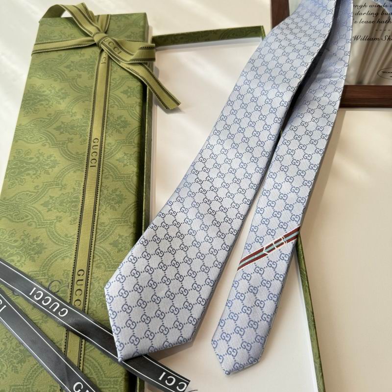 GRAVATA GUCCI  DE JACQUARD DE SEDA COM PADRÃO GG