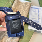 GRAVATA GUCCI DE SEDA JACQUART COM ESTAMPA DE ABELHAS GUCCI