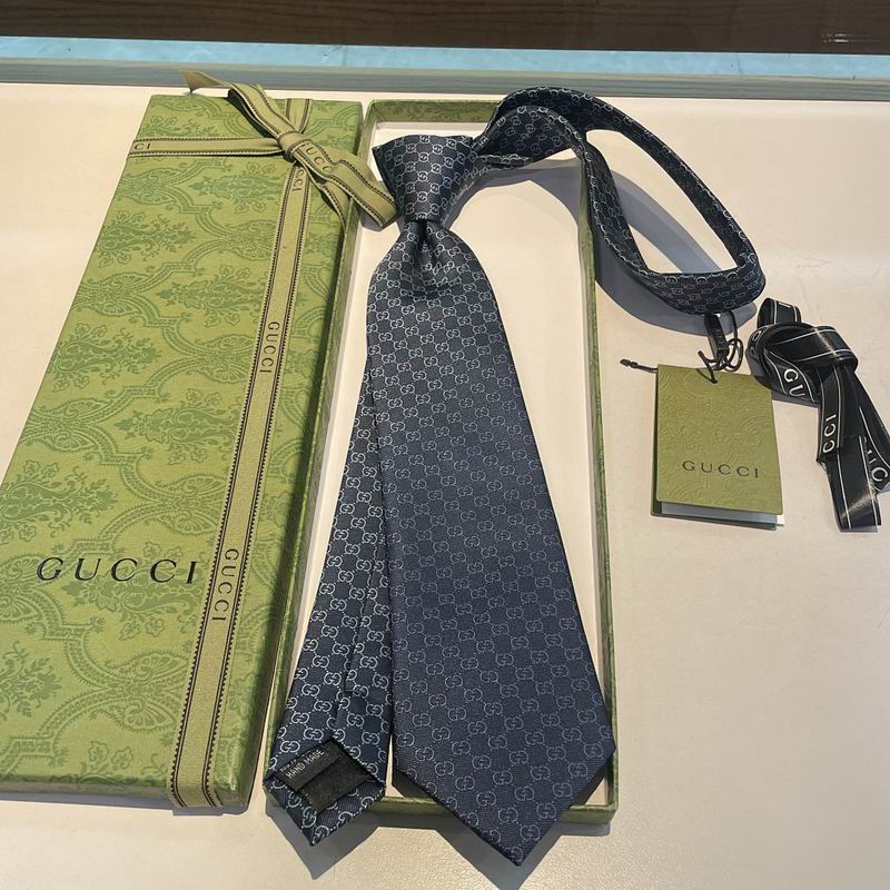 GRAVATA GUCCI DE SEDA COM ESTAMPA DOUBLE G
