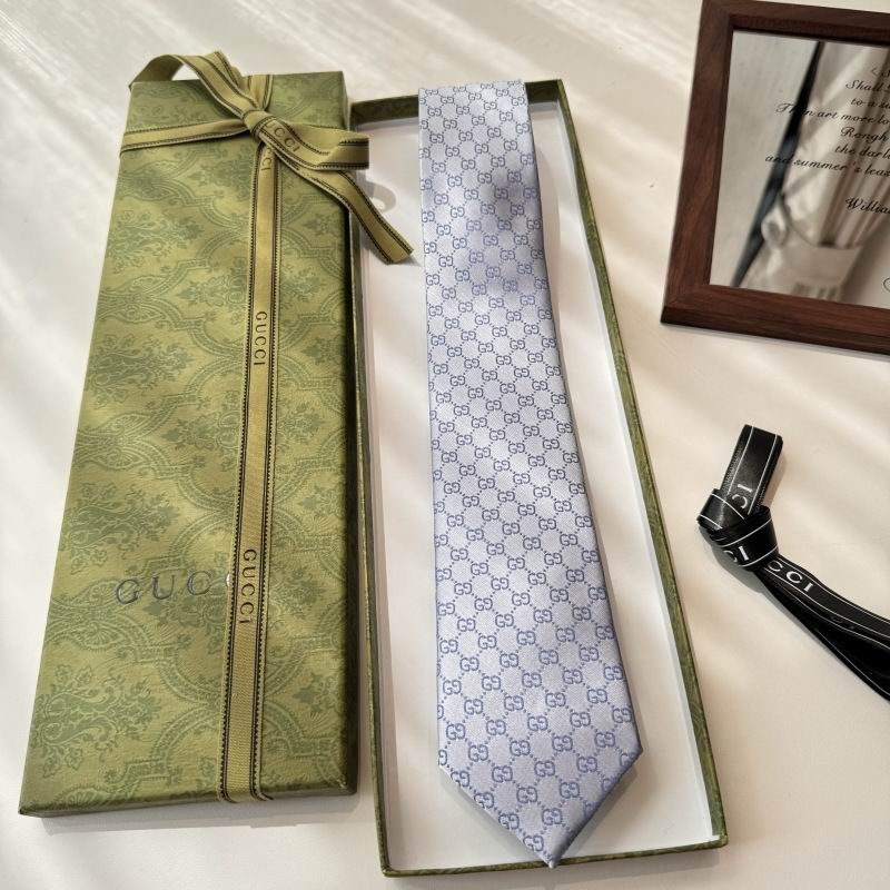 GRAVATA GUCCI  DE JACQUARD DE SEDA COM PADRÃO GG
