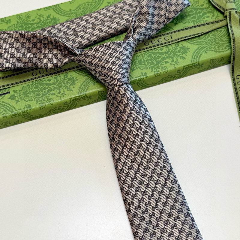 GRAVATA GUCCI GG EM JACQUART DE SEDA