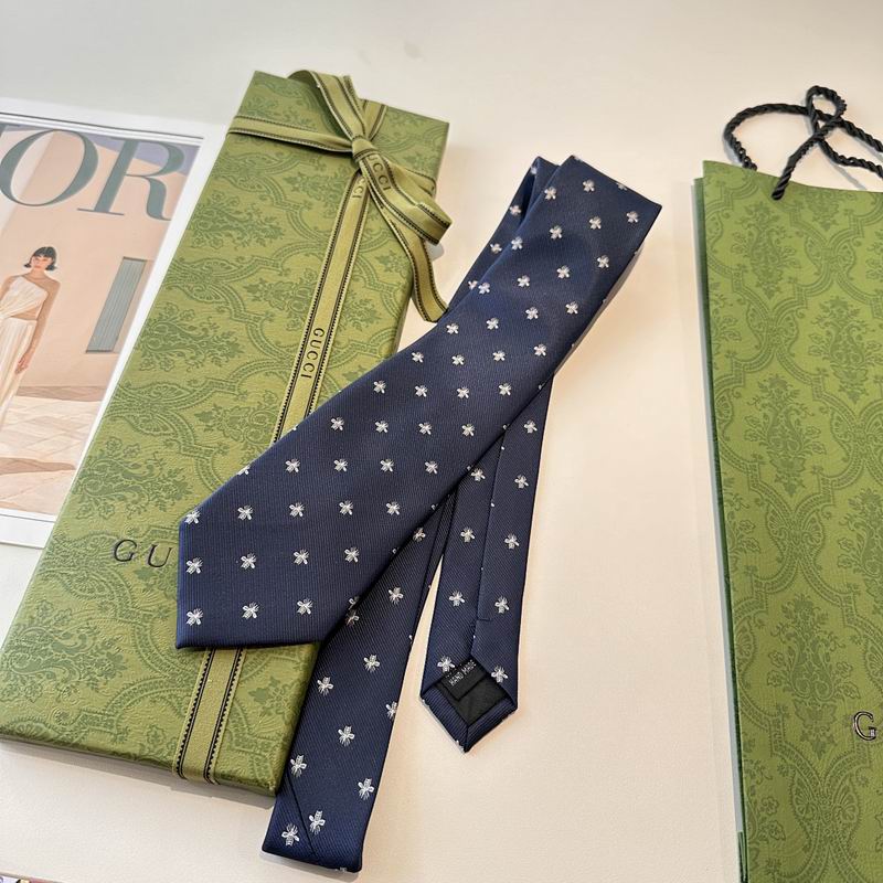 GRAVATA GUCCI DE SEDA JACQUART COM ESTAMPA DE ABELHAS GUCCI