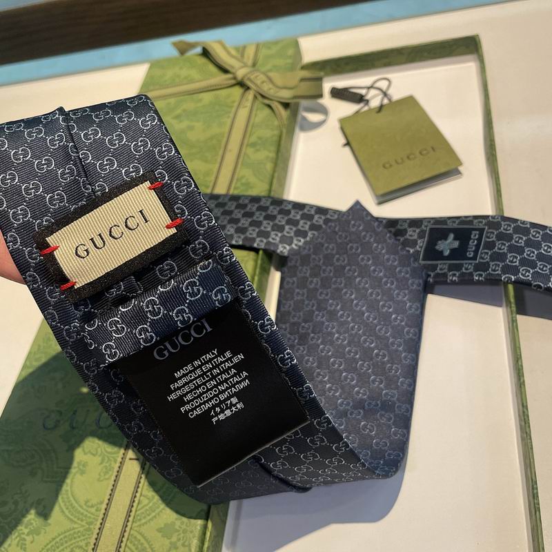 GRAVATA GUCCI DE SEDA COM ESTAMPA DOUBLE G