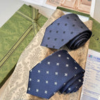 GRAVATA GUCCI DE SEDA JACQUART COM ESTAMPA DE ABELHAS GUCCI