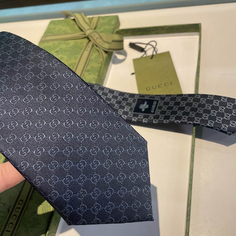 GRAVATA GUCCI DE SEDA COM ESTAMPA DOUBLE G