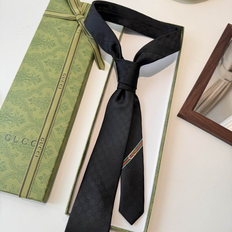 GRAVATA GUCCI  DE JACQUARD DE SEDA COM PADRÃO GG