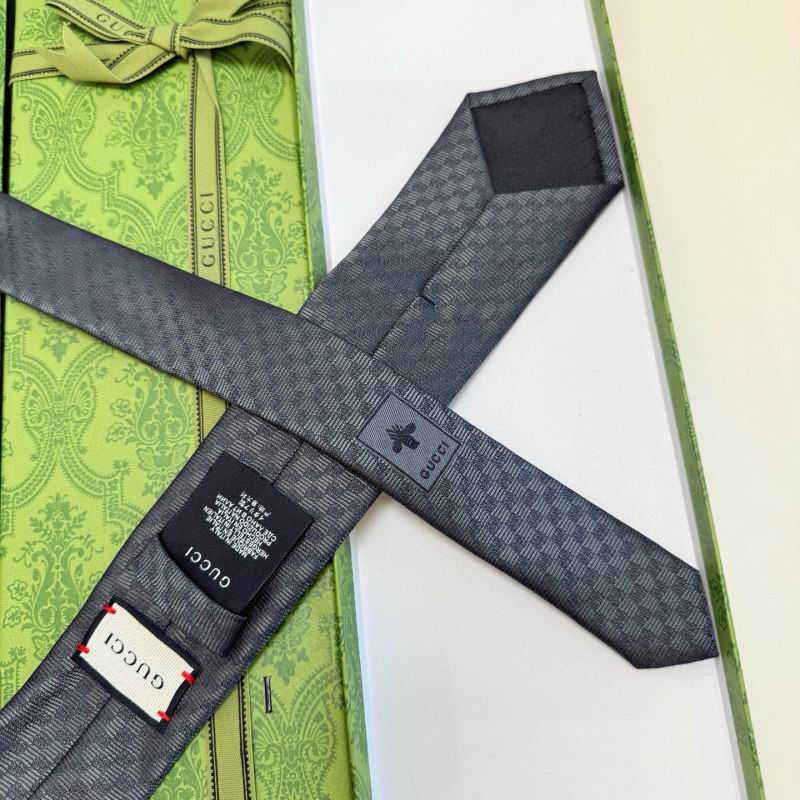 GRAVATA GUCCI GG EM JACQUART DE SEDA
