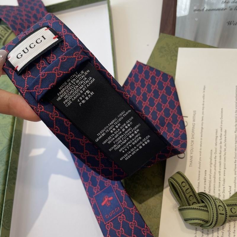 GRAVATA GUCCI INTERLOCKING G CHAIN