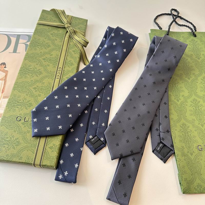 GRAVATA GUCCI DE SEDA JACQUART COM ESTAMPA DE ABELHAS GUCCI