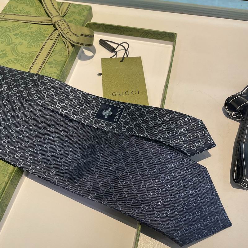 GRAVATA GUCCI DE SEDA COM ESTAMPA DOUBLE G