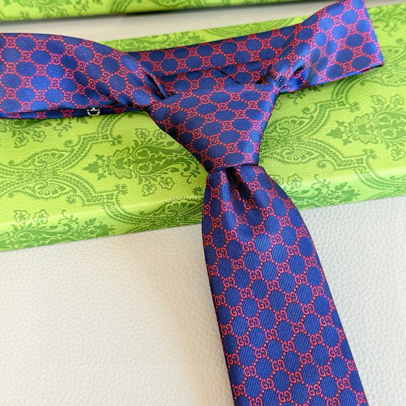 GRAVATA GUCCI  DE JACQUARD DE SEDA COM PADRÃO MINI GG