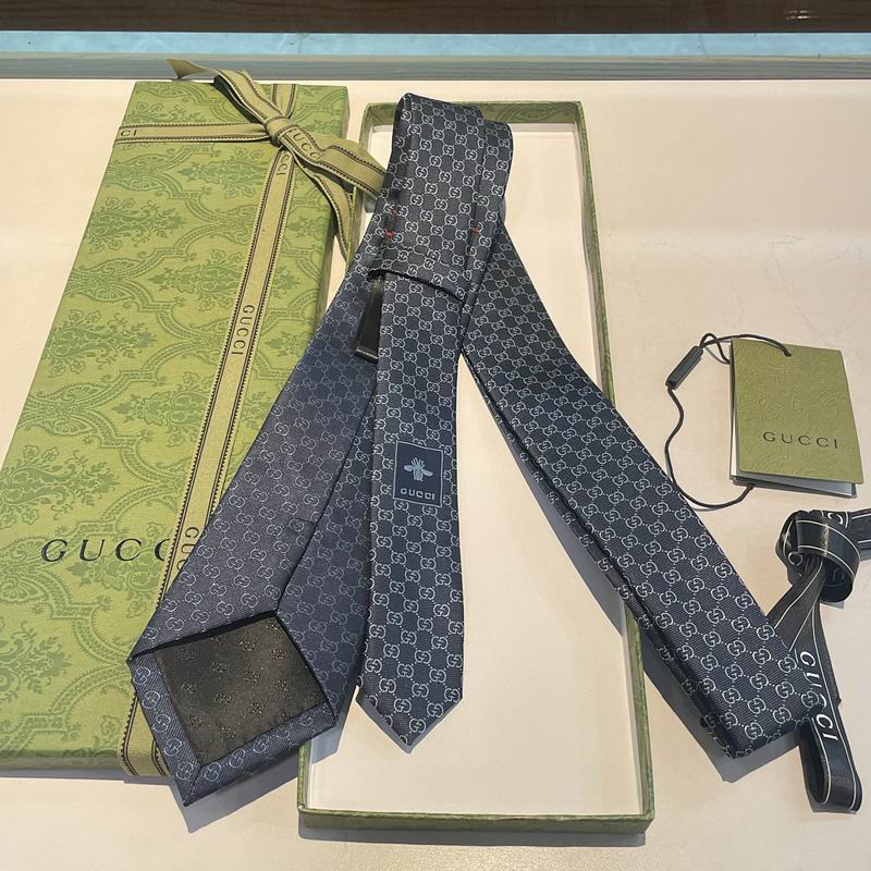 GRAVATA GUCCI DE SEDA COM ESTAMPA DOUBLE G