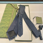 GRAVATA GUCCI DE SEDA COM ESTAMPA DOUBLE G