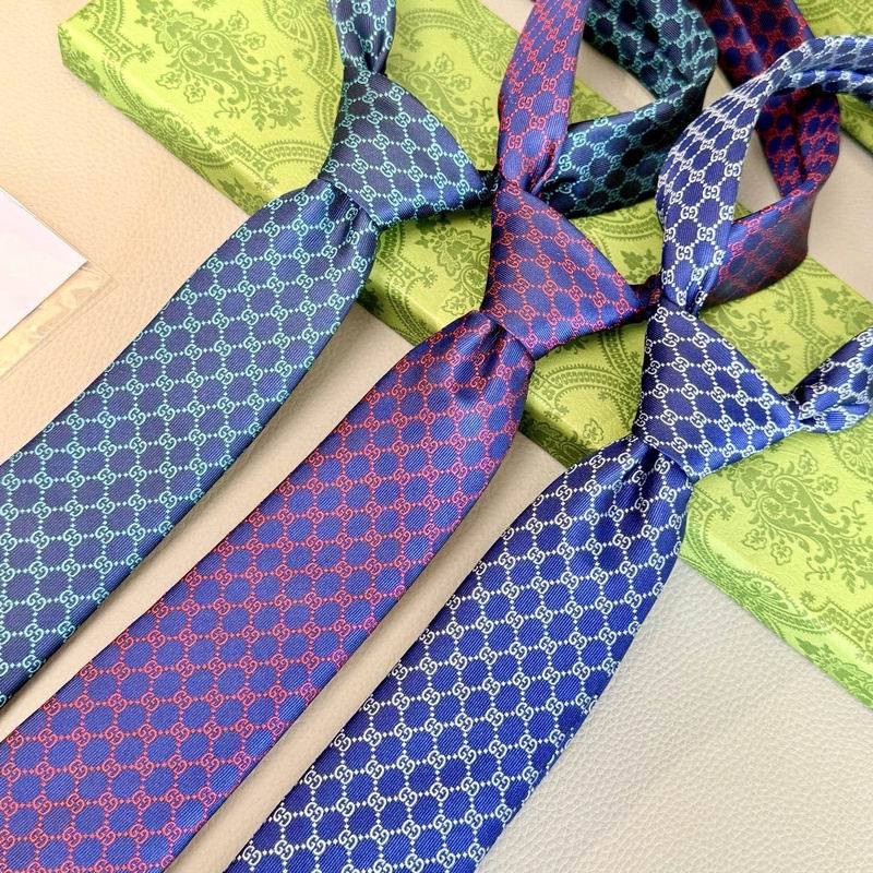 GRAVATA GUCCI  DE JACQUARD DE SEDA COM PADRÃO MINI GG