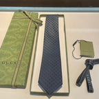 GRAVATA GUCCI DE SEDA COM ESTAMPA DOUBLE G