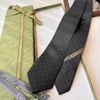 GRAVATA GUCCI  DE JACQUARD DE SEDA COM PADRÃO GG