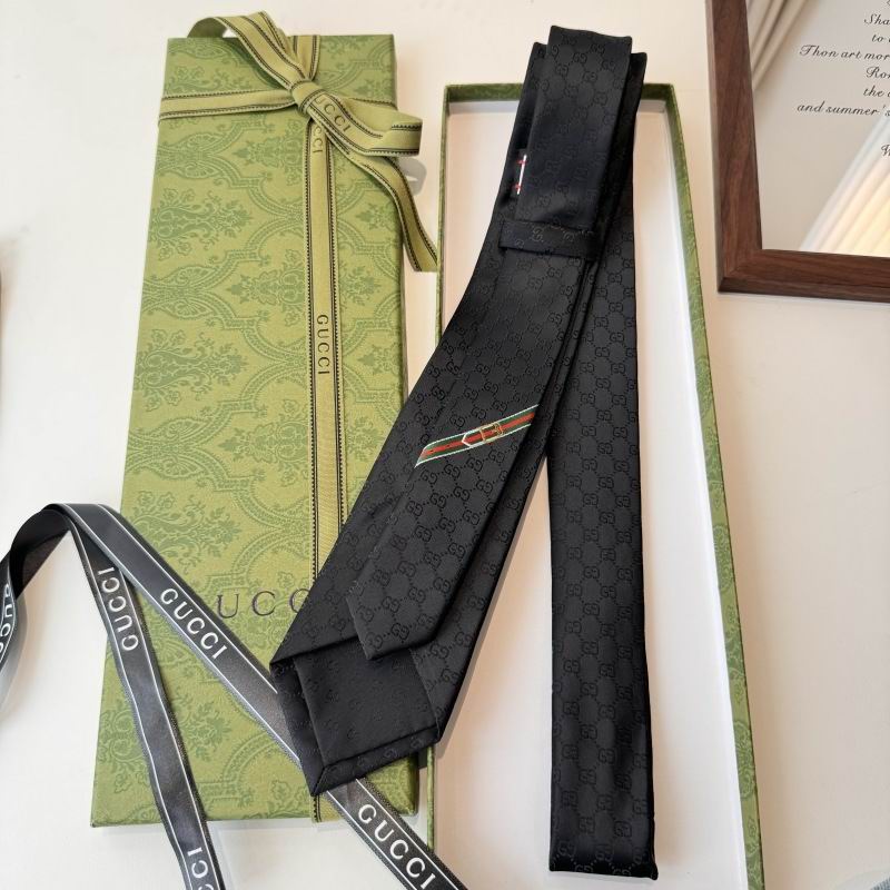 GRAVATA GUCCI  DE JACQUARD DE SEDA COM PADRÃO GG