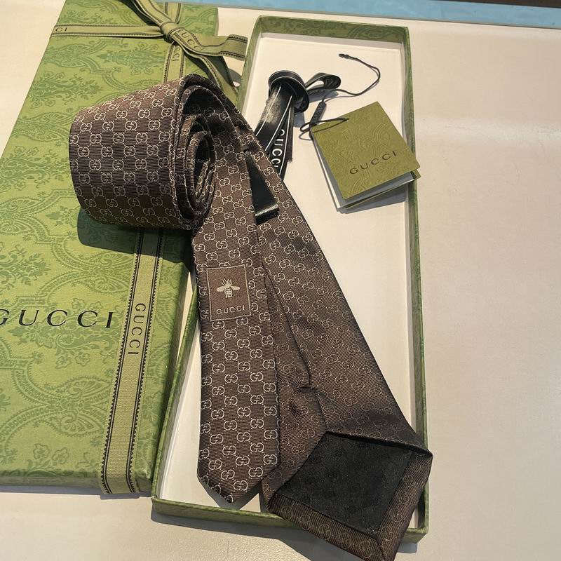 GRAVATA GUCCI DE SEDA COM ESTAMPA DOUBLE G
