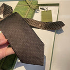 GRAVATA GUCCI DE SEDA COM ESTAMPA DOUBLE G