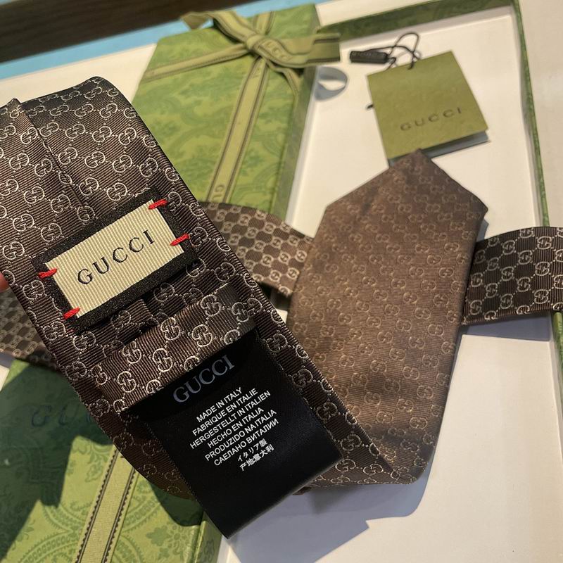GRAVATA GUCCI DE SEDA COM ESTAMPA DOUBLE G