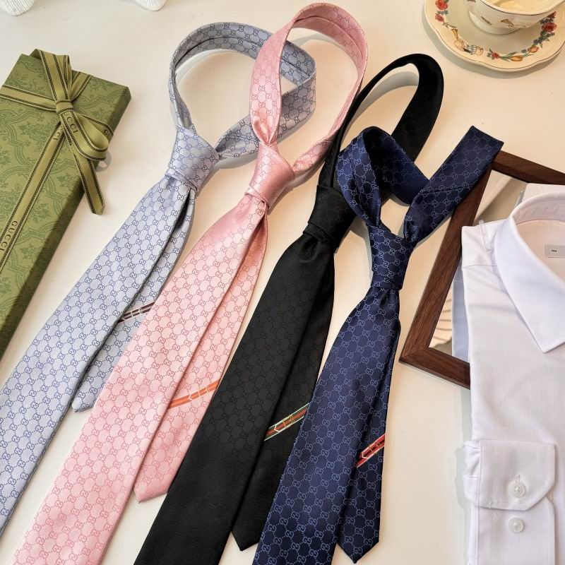 GRAVATA GUCCI  DE JACQUARD DE SEDA COM PADRÃO GG