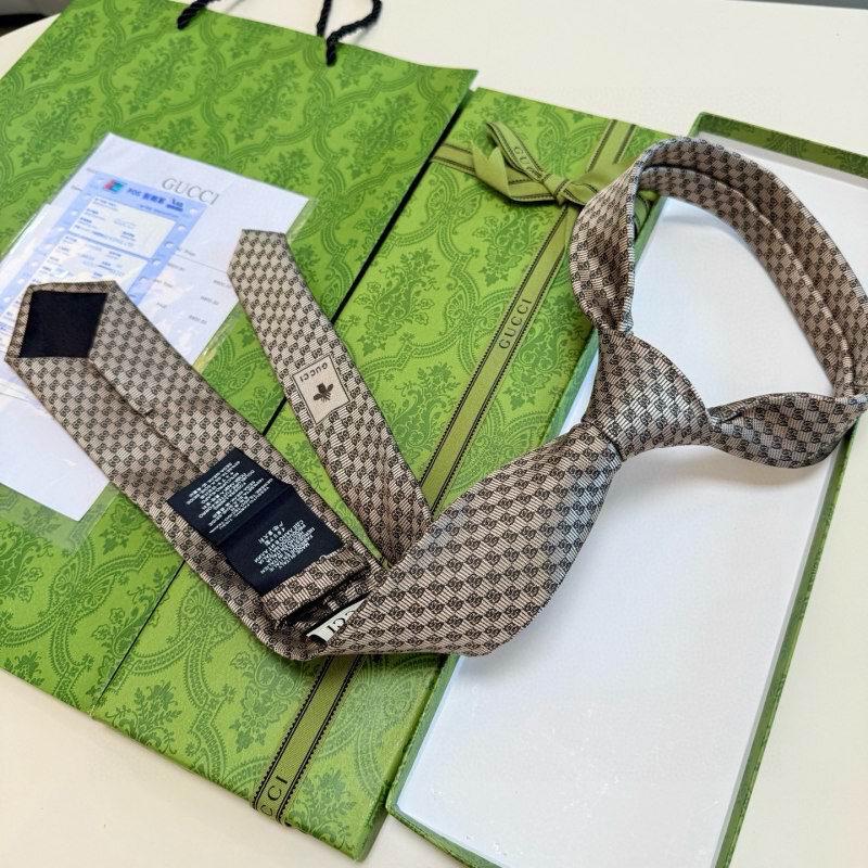 GRAVATA GUCCI GG EM JACQUART DE SEDA