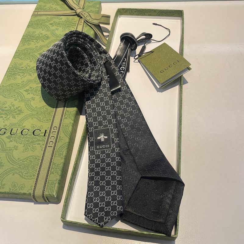 GRAVATA GUCCI DE SEDA COM ESTAMPA DOUBLE G