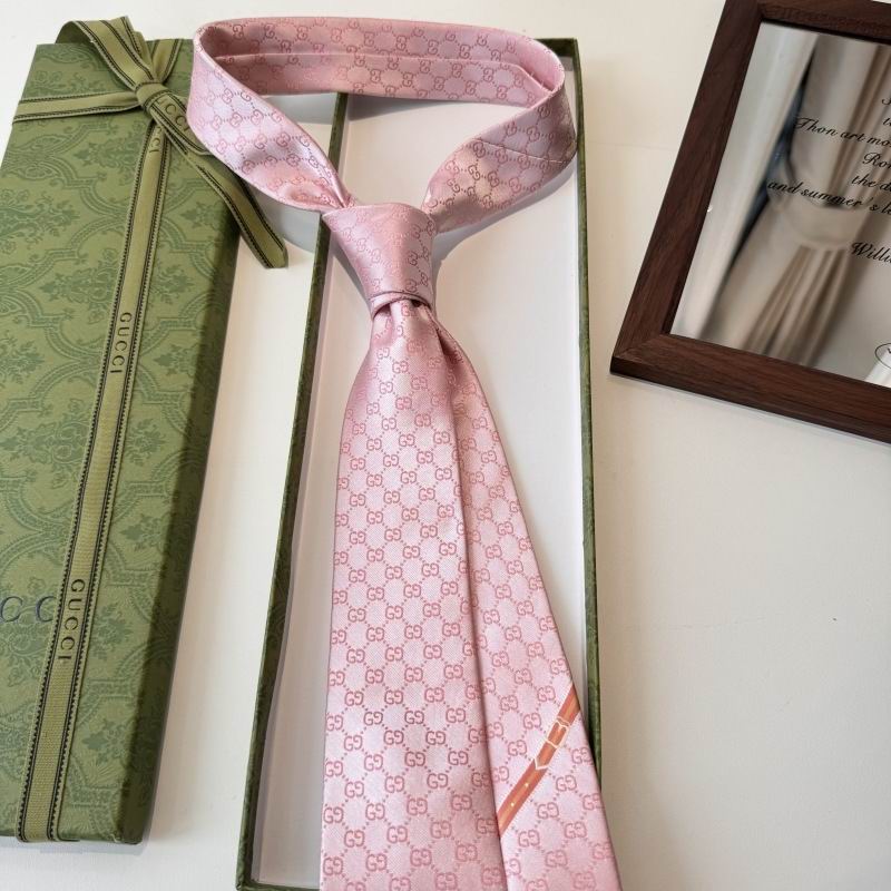 GRAVATA GUCCI  DE JACQUARD DE SEDA COM PADRÃO GG