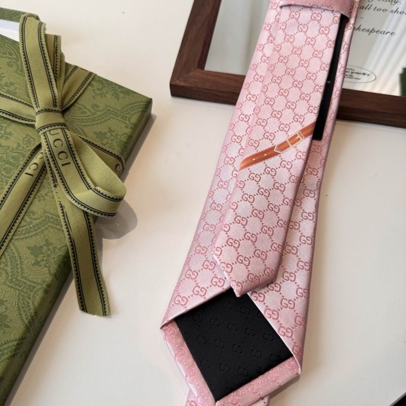 GRAVATA GUCCI  DE JACQUARD DE SEDA COM PADRÃO GG