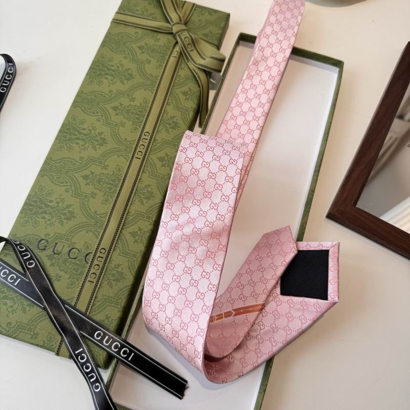 GRAVATA GUCCI  DE JACQUARD DE SEDA COM PADRÃO GG