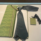 GRAVATA GUCCI DE SEDA COM ESTAMPA DOUBLE G