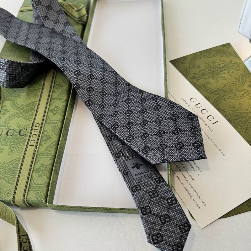 GRAVATA GUCCI DE SEDA COM MONOGRAMA GG