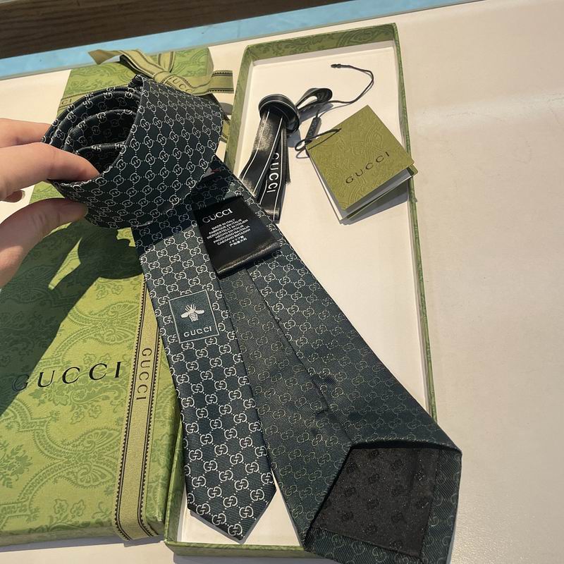 GRAVATA GUCCI DE SEDA COM ESTAMPA DOUBLE G