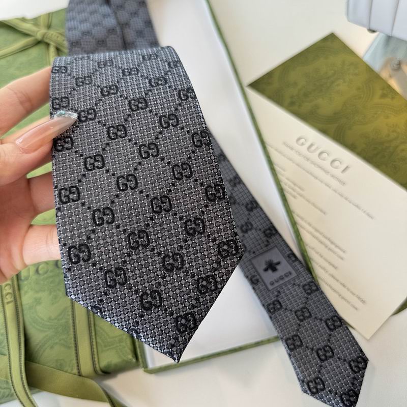 GRAVATA GUCCI DE SEDA COM MONOGRAMA GG