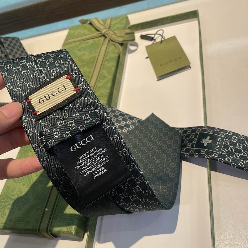 GRAVATA GUCCI DE SEDA COM ESTAMPA DOUBLE G