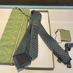 GRAVATA GUCCI DE SEDA COM ESTAMPA DOUBLE G