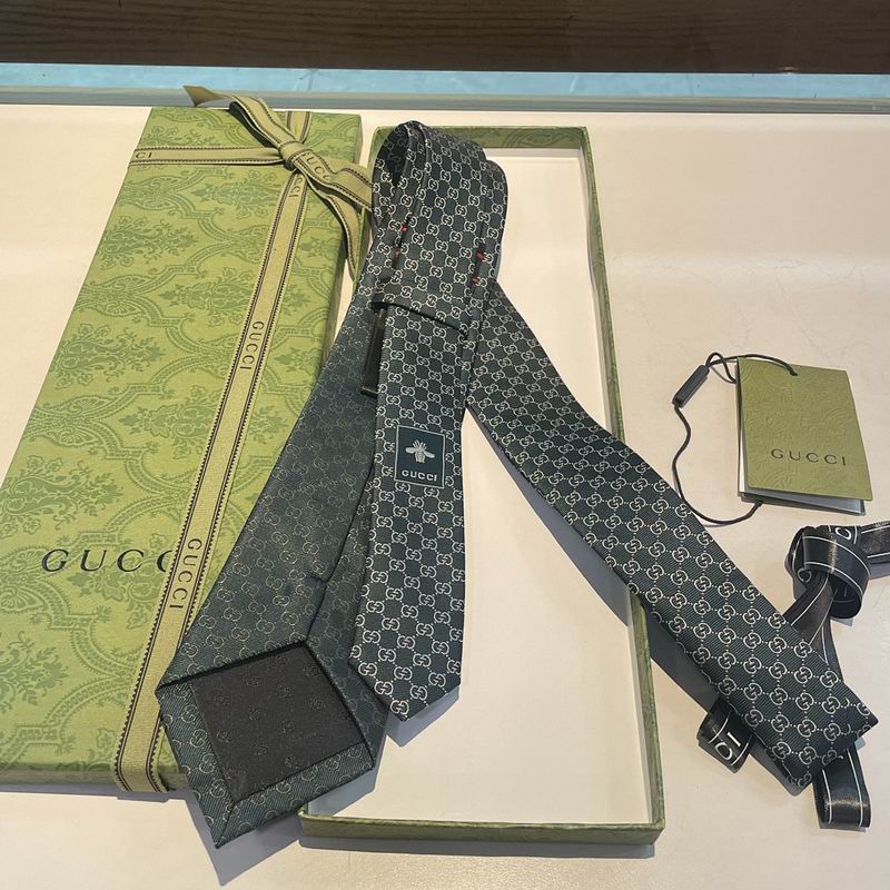 GRAVATA GUCCI DE SEDA COM ESTAMPA DOUBLE G