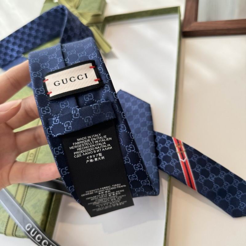 GRAVATA GUCCI  DE JACQUARD DE SEDA COM PADRÃO GG