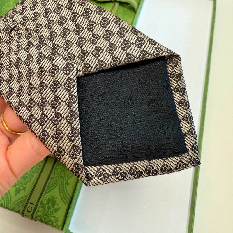 GRAVATA GUCCI GG EM JACQUART DE SEDA