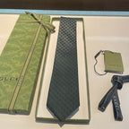 GRAVATA GUCCI DE SEDA COM ESTAMPA DOUBLE G