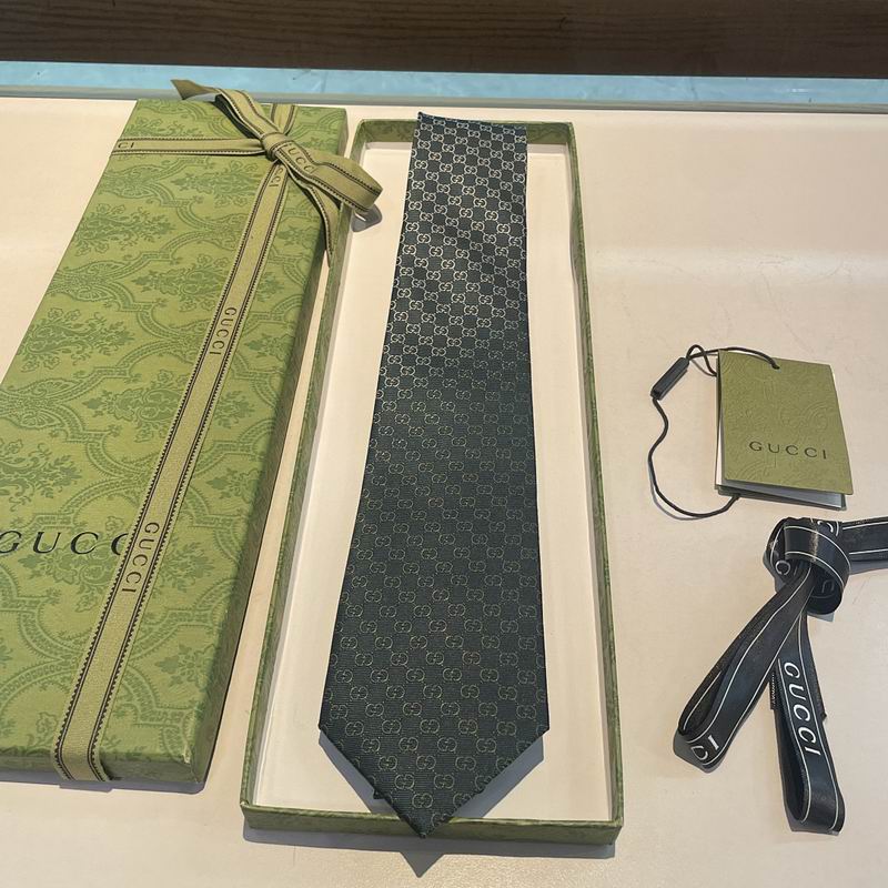 GRAVATA GUCCI DE SEDA COM ESTAMPA DOUBLE G