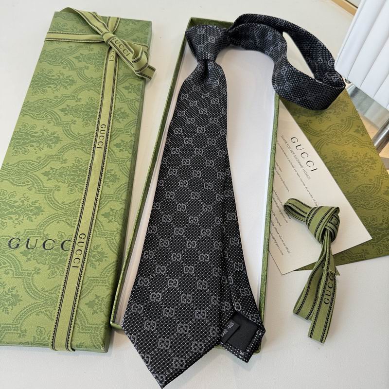 GRAVATA GUCCI DE SEDA COM MONOGRAMA GG