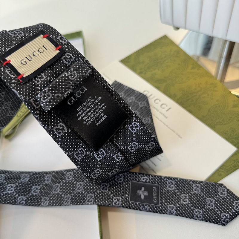 GRAVATA GUCCI DE SEDA COM MONOGRAMA GG