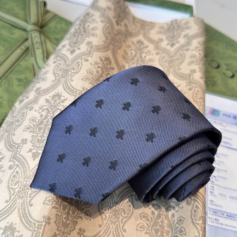 GRAVATA GUCCI DE SEDA JACQUART COM ESTAMPA DE ABELHAS GUCCI