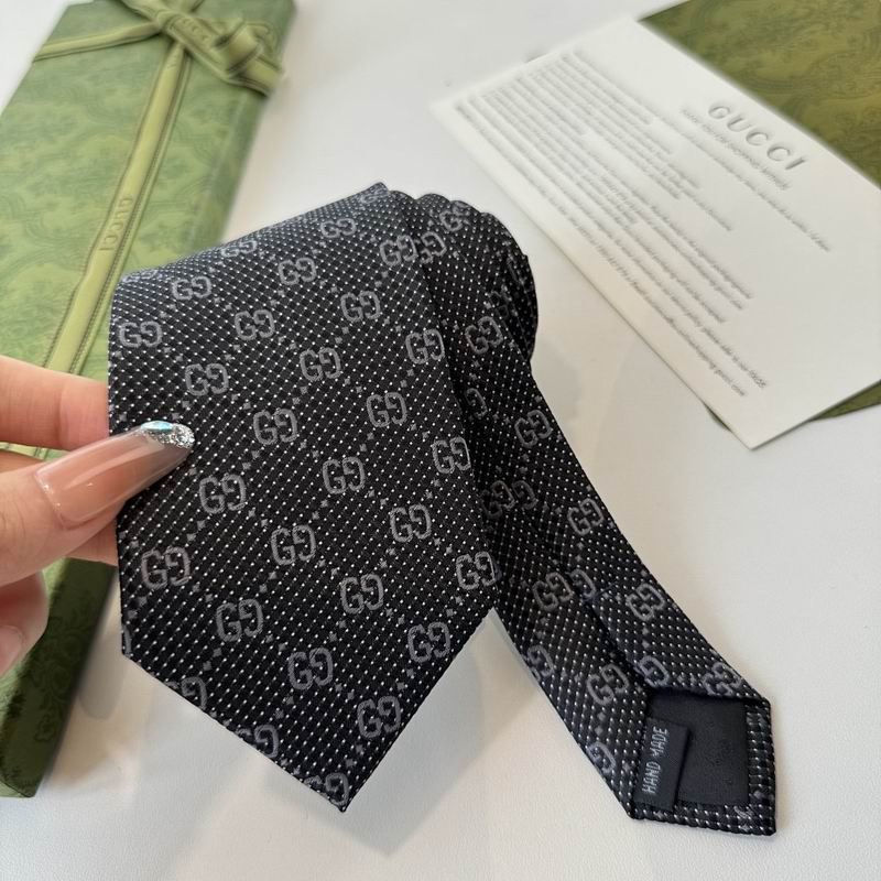GRAVATA GUCCI DE SEDA COM MONOGRAMA GG