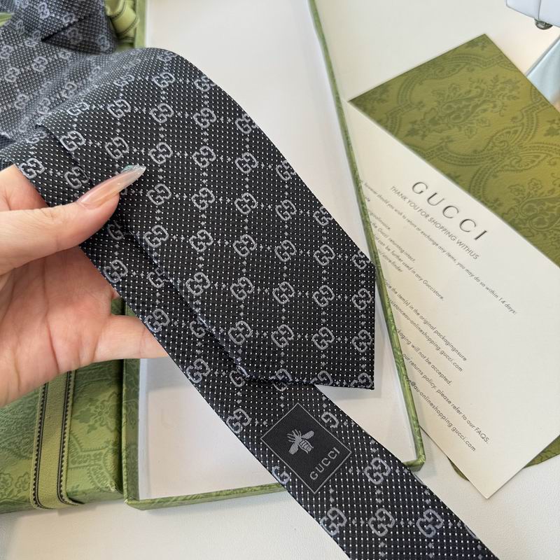 GRAVATA GUCCI DE SEDA COM MONOGRAMA GG