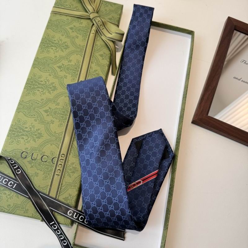 GRAVATA GUCCI  DE JACQUARD DE SEDA COM PADRÃO GG