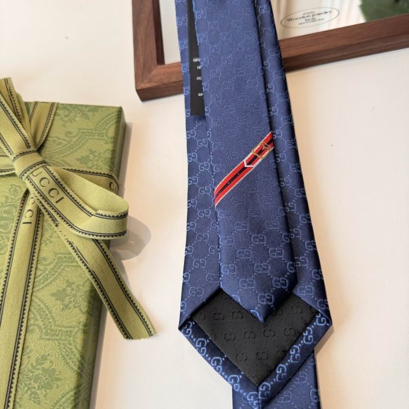 GRAVATA GUCCI  DE JACQUARD DE SEDA COM PADRÃO GG