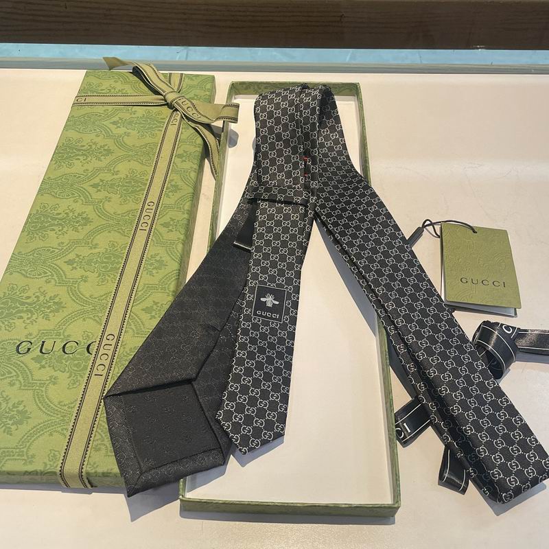 GRAVATA GUCCI DE SEDA COM ESTAMPA DOUBLE G