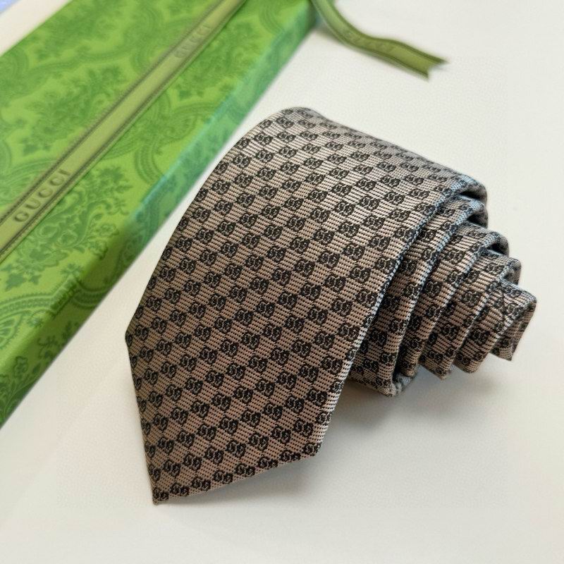 GRAVATA GUCCI GG EM JACQUART DE SEDA